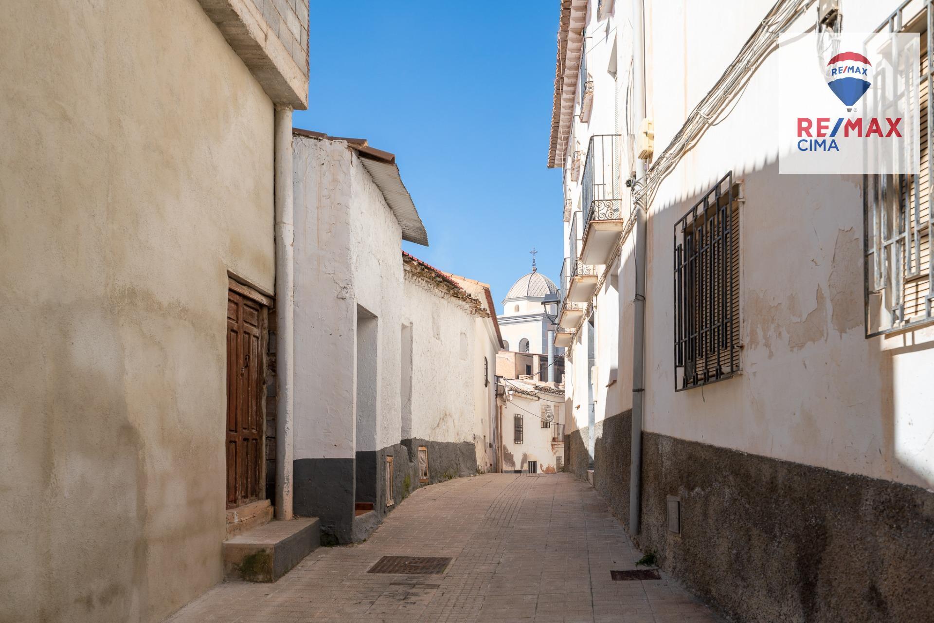 Oportunidad única de inversión en Zújar 2 pisos en construccion y 2 pisos para reforma