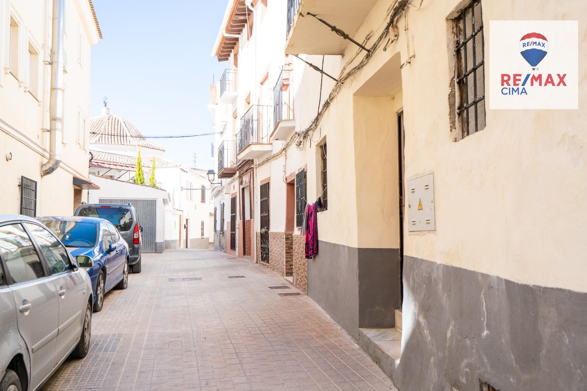 Oportunidad única de inversión en Zújar 2 pisos en construccion y 2 pisos para reforma