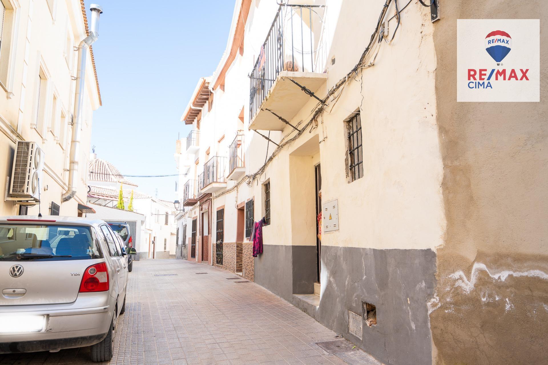 Oportunidad única de inversión en Zújar 2 pisos en construccion y 2 pisos para reforma