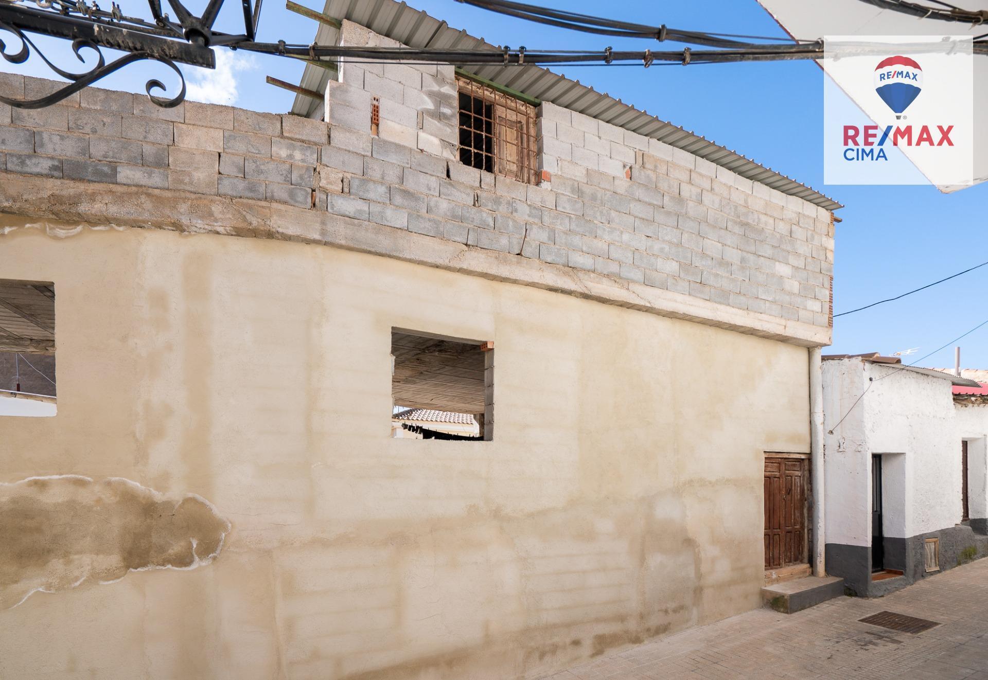 Oportunidad única de inversión en Zújar 2 pisos en construccion y 2 pisos para reforma