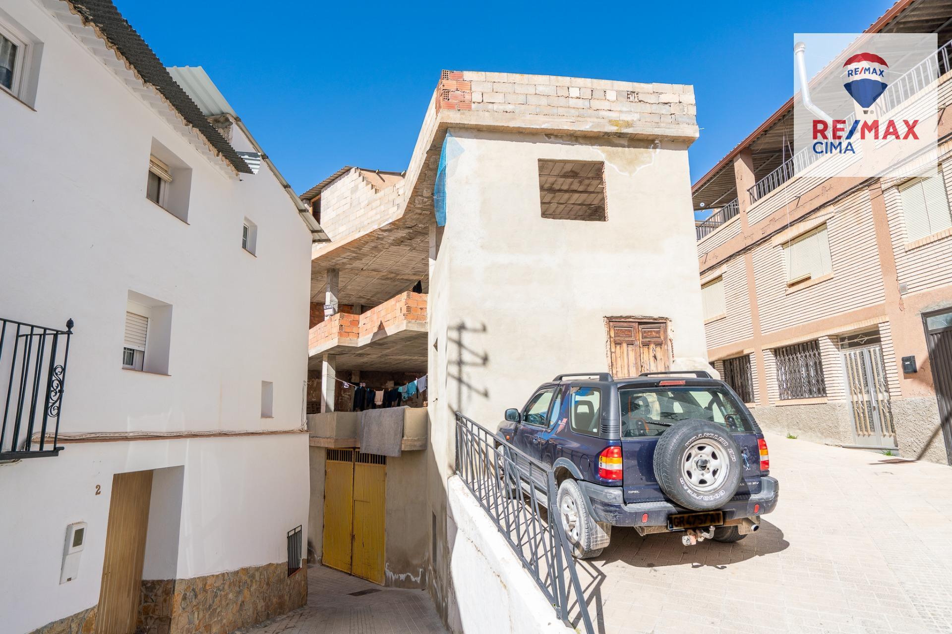 Oportunidad única de inversión en Zújar 2 pisos en construccion y 2 pisos para reforma