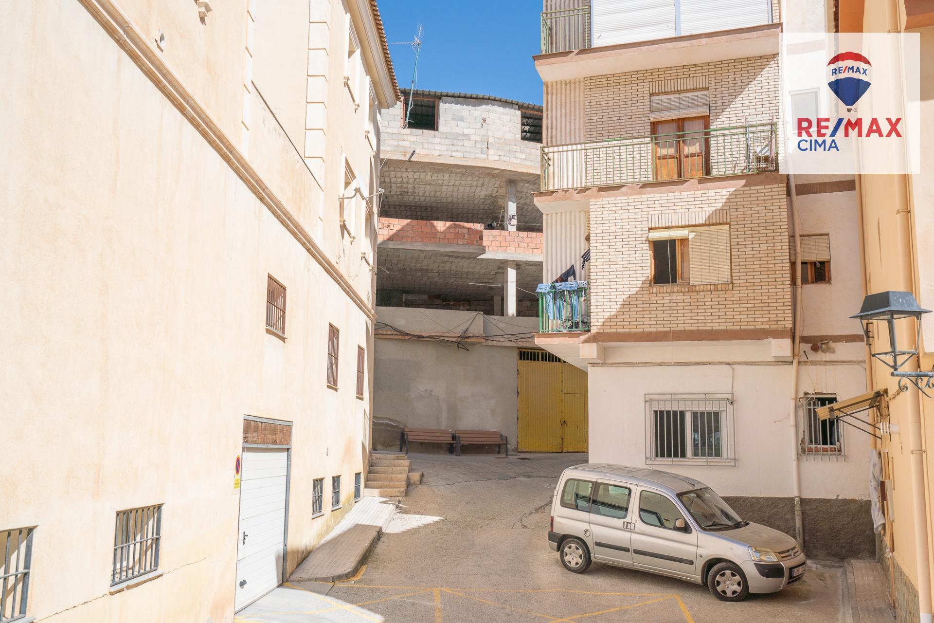 Oportunidad única de inversión en Zújar 2 pisos en construccion y 2 pisos para reforma