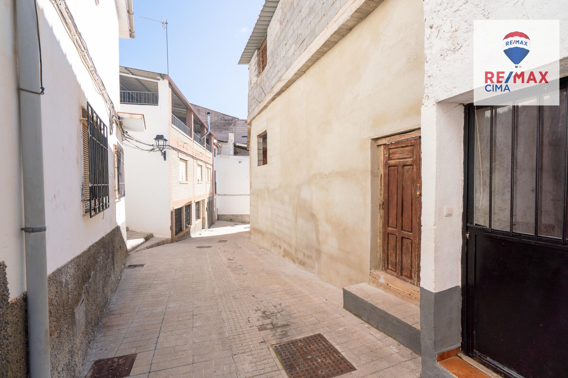 Oportunidad única de inversión en Zújar 2 pisos en construccion y 2 pisos para reforma