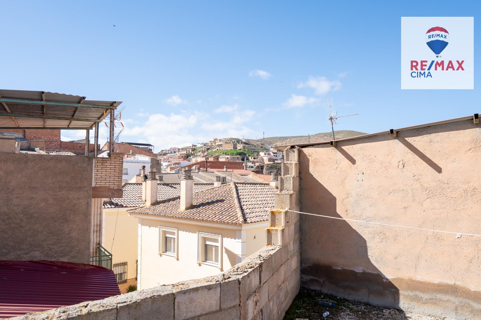 Oportunidad única de inversión en Zújar 2 pisos en construccion y 2 pisos para reforma