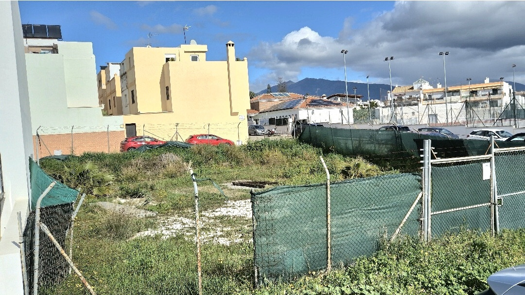 Parcelle in ESTEPONA