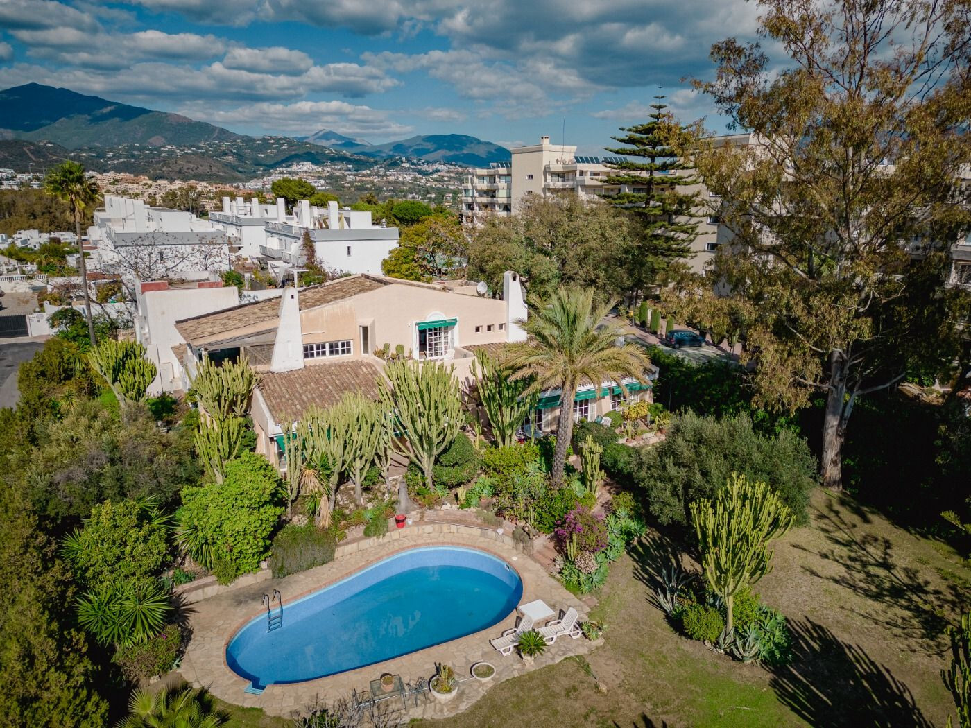 Villa in ESTEPONA