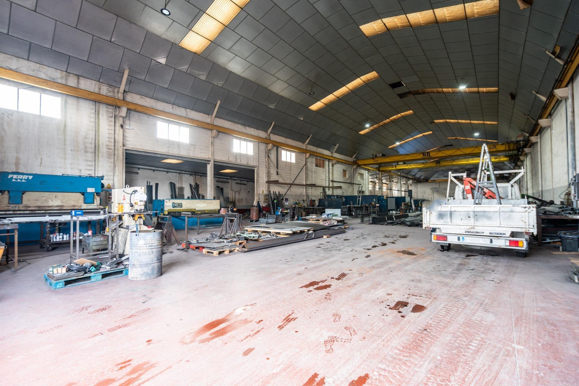 Naves-Venta-GriÃ±Ã³n-2091308-Foto-5