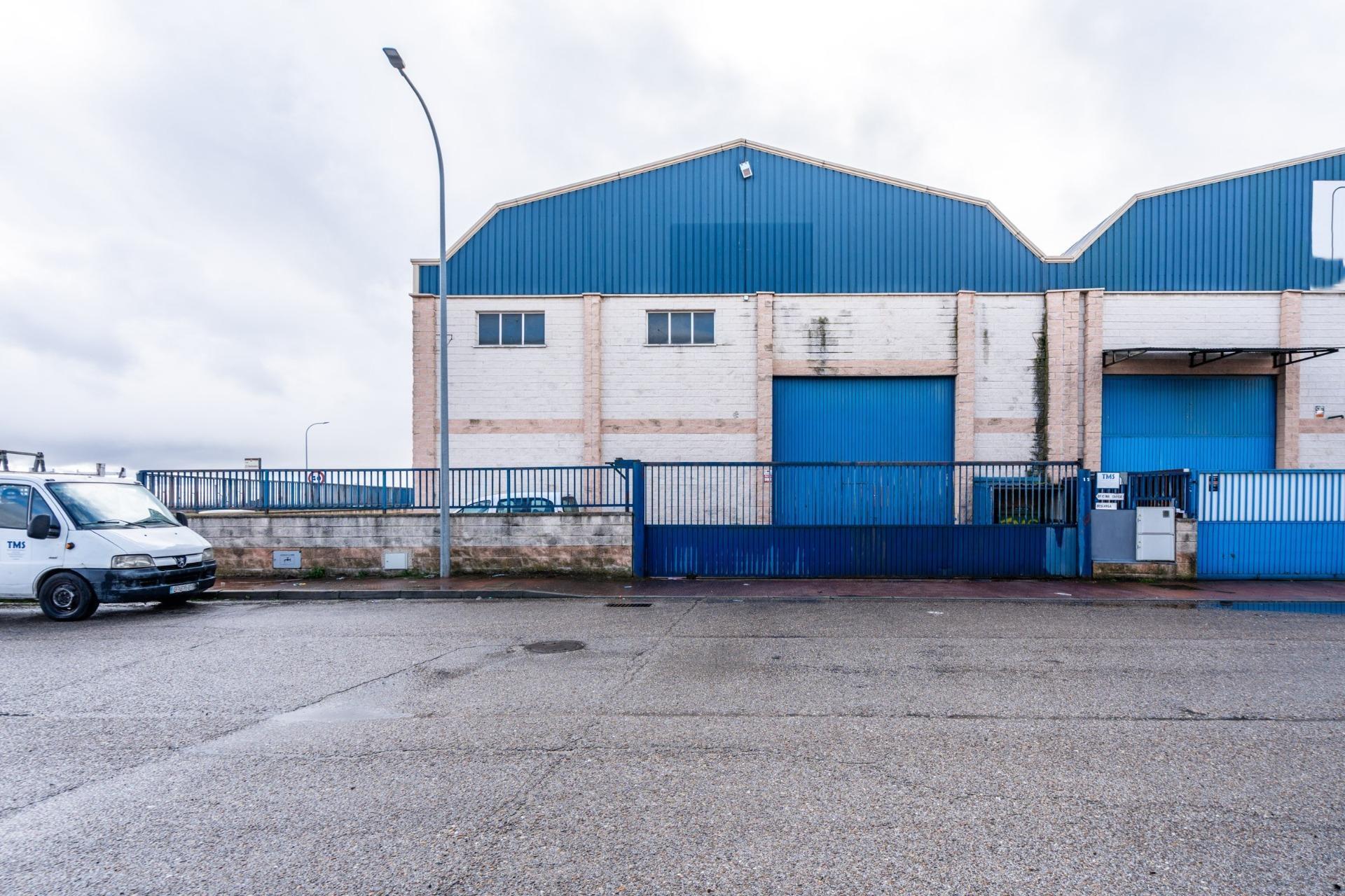 Naves-Venta-GriÃ±Ã³n-2091308-Foto-4