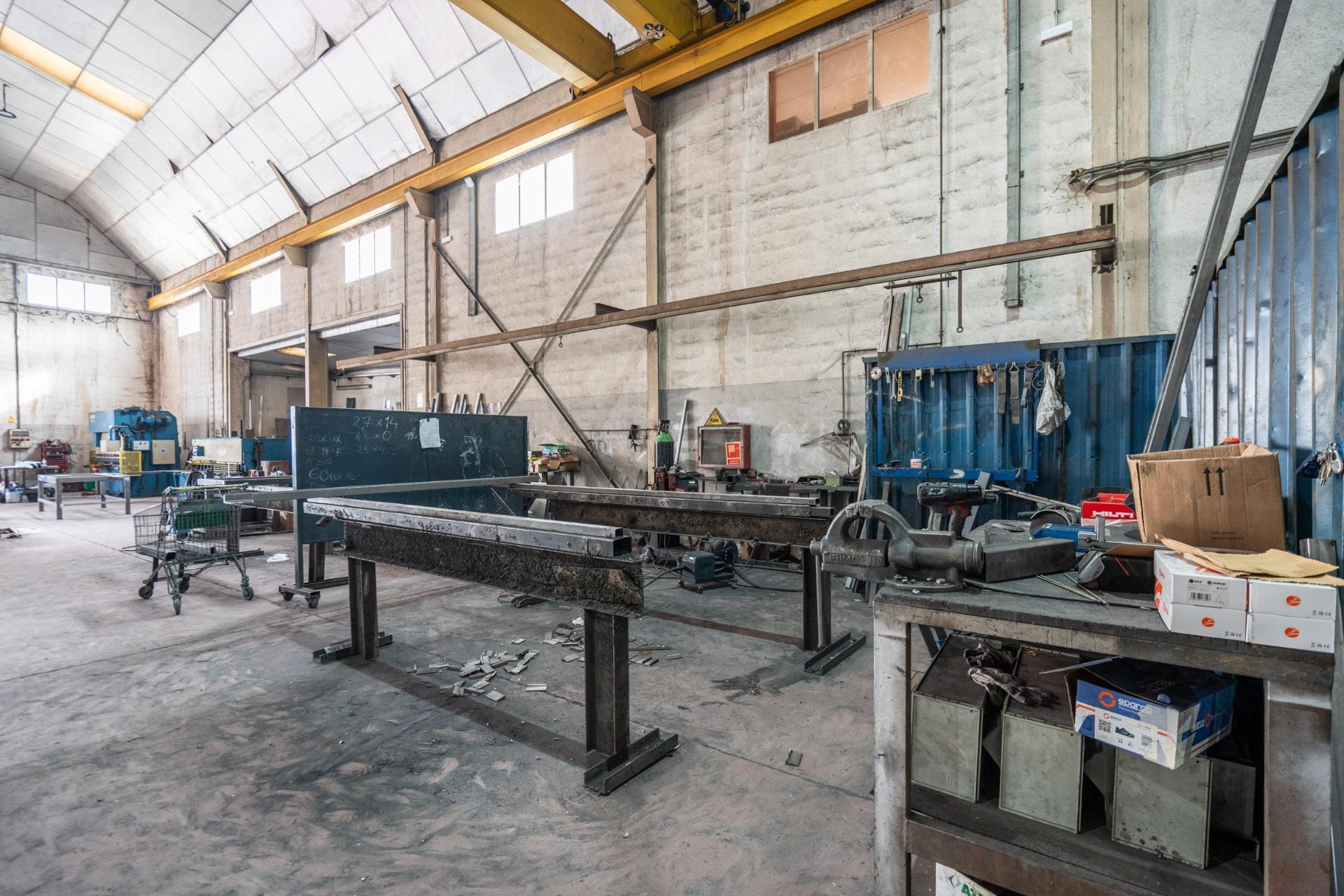 Naves-Venta-GriÃ±Ã³n-2091308-Foto-27