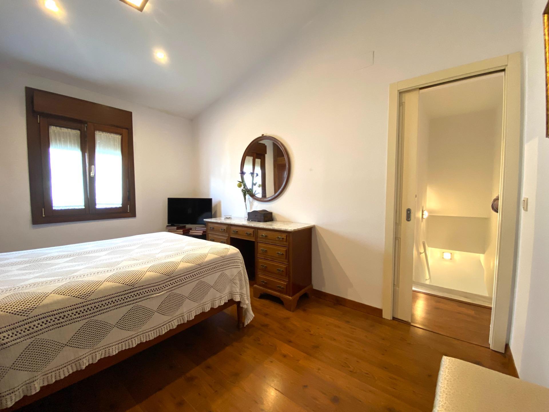 Casa en venta  calle ALMIRANTE BONIFAZ - COCA, Camas  30/33