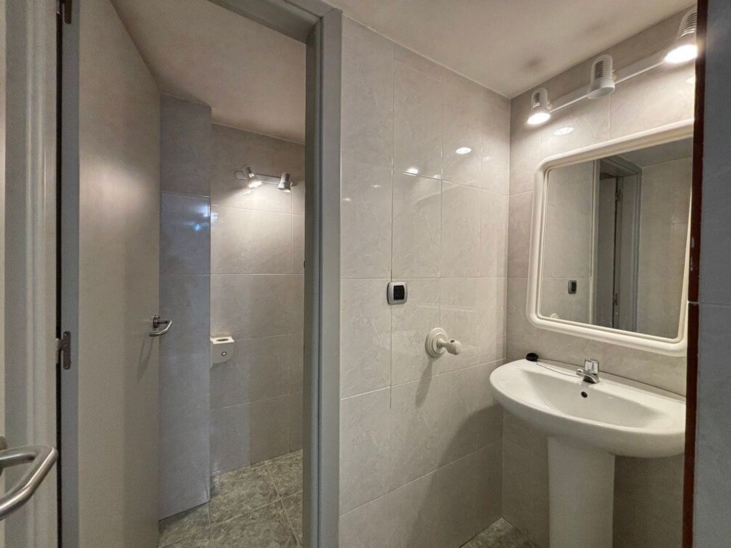 Piso en alquiler  A Coruña  16/29