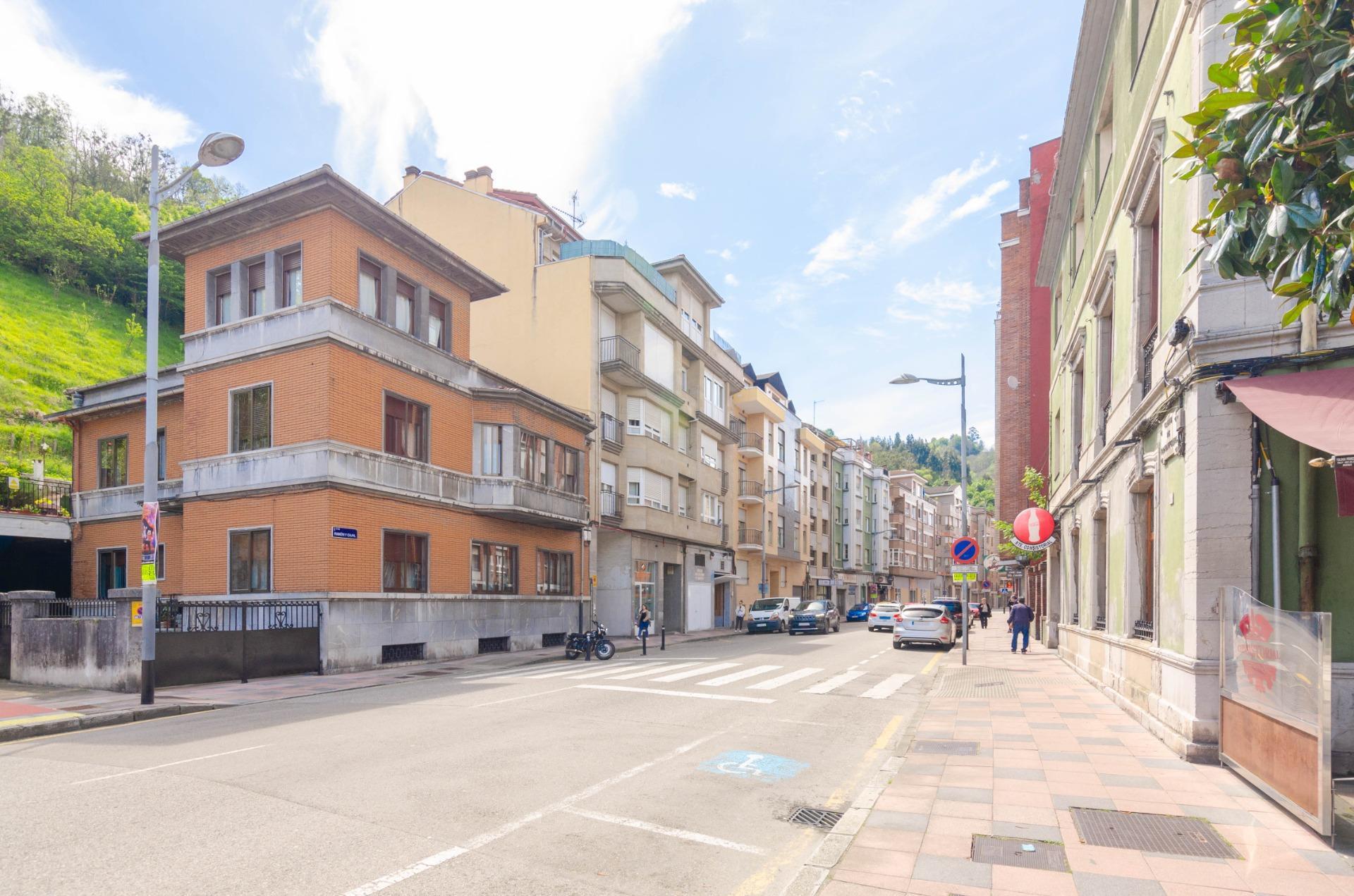 Business in Mieres