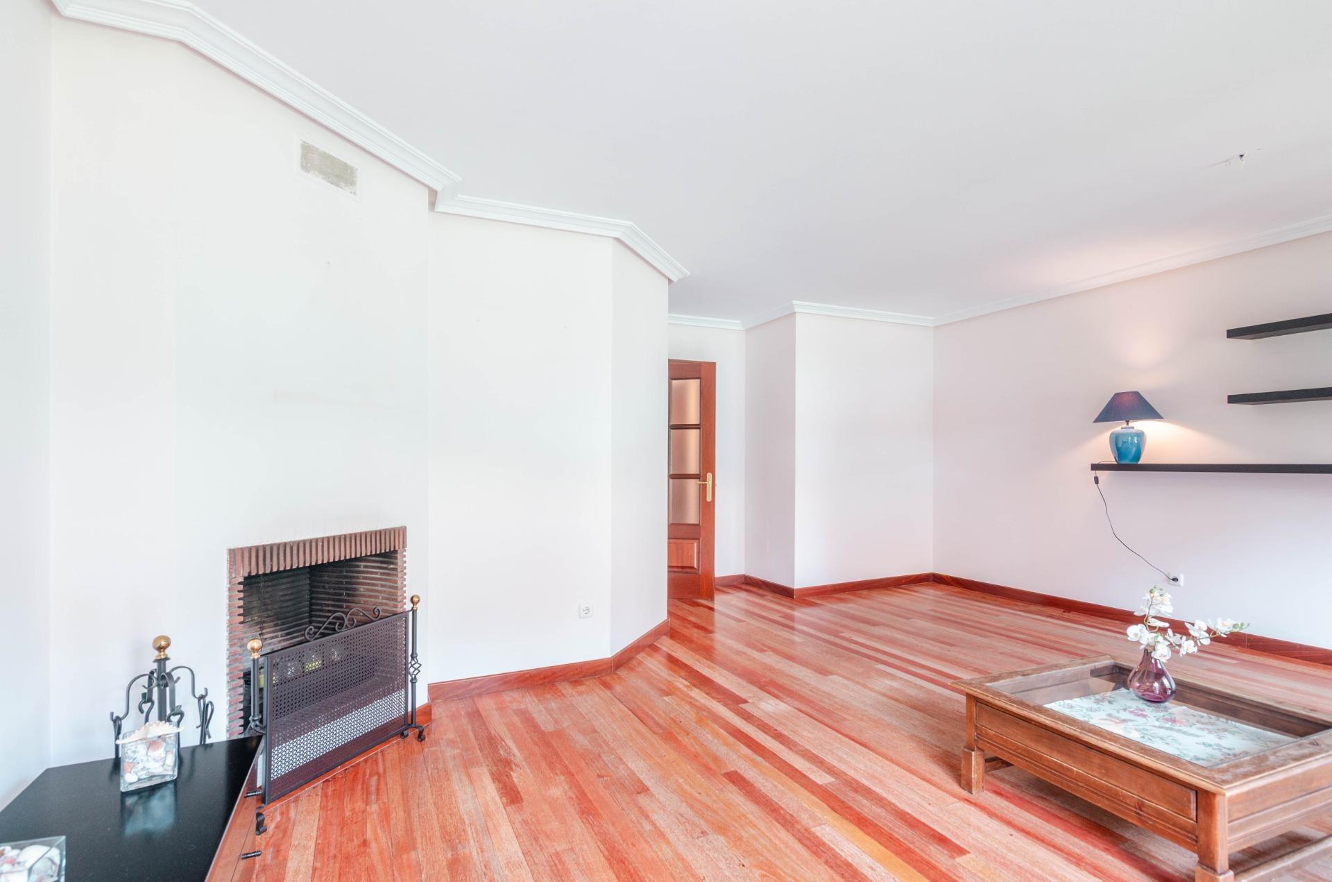 Casa en venta en calle Alerces, 12, Asturias 13/50
