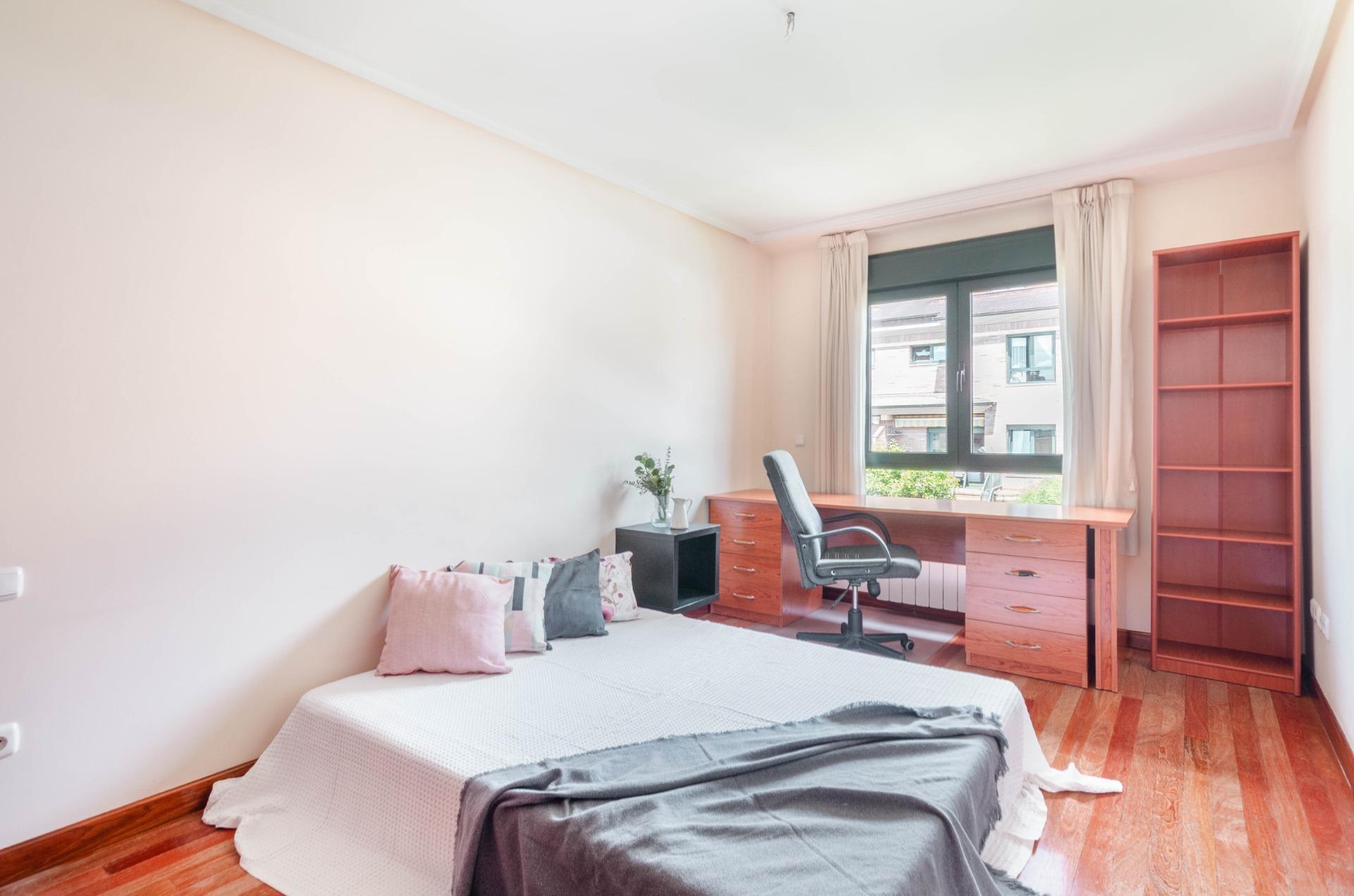 Casa en venta en calle Alerces, 12, Asturias 33/50