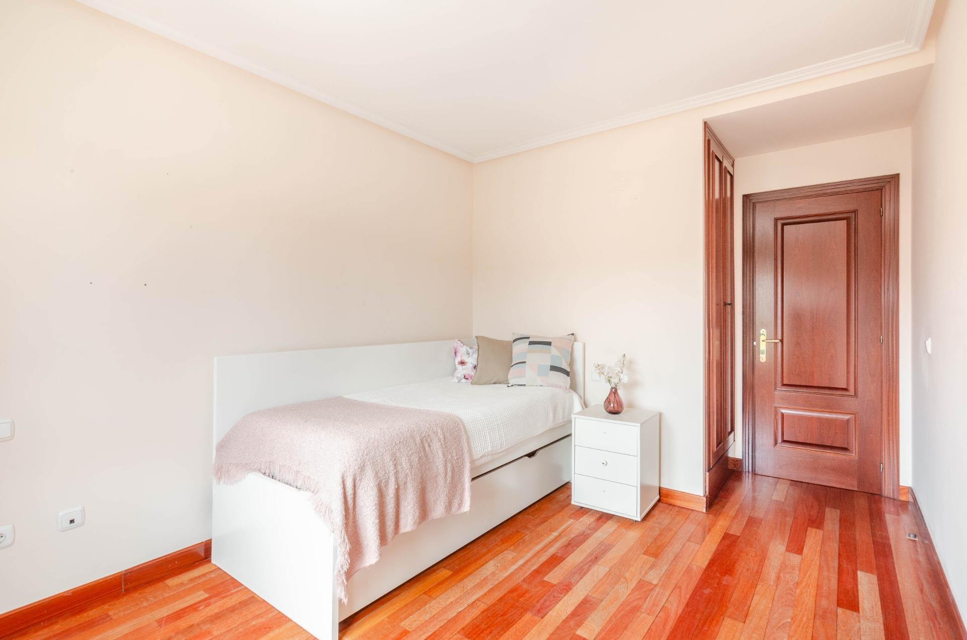 Casa en venta en calle Alerces, 12, Asturias 35/50