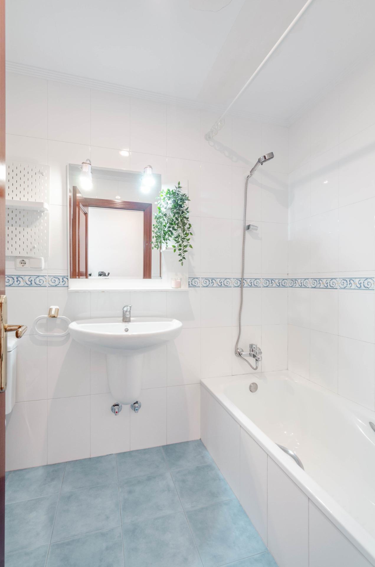Casa en venta en calle Alerces, 12, Asturias 43/50