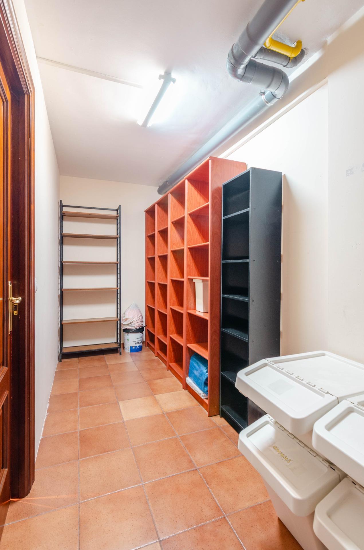 Casa en venta en calle Alerces, 12, Asturias 48/50