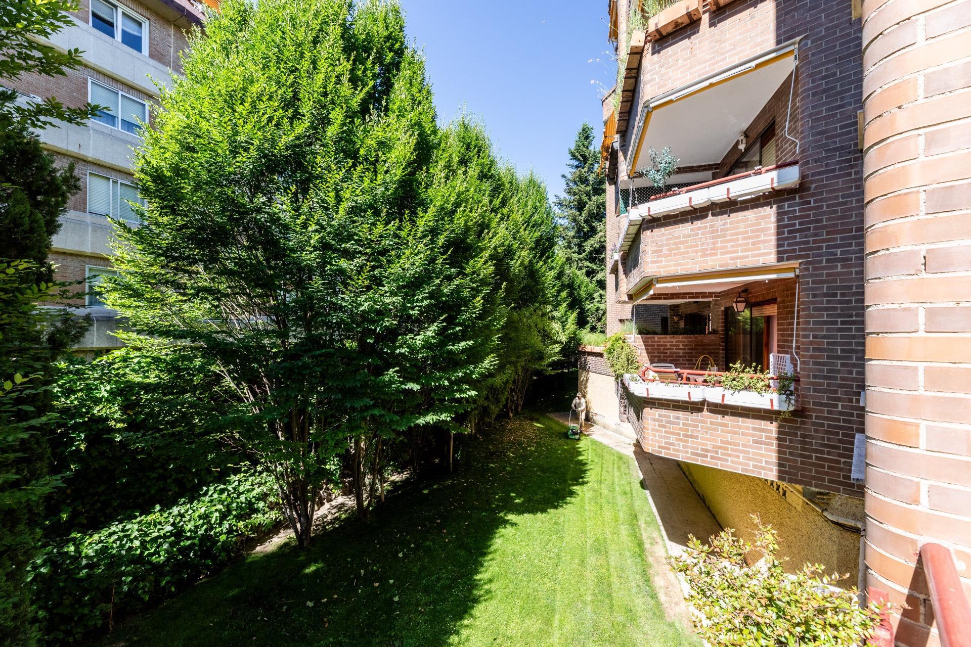 Piso en venta en calle España, Majadahonda 12/31