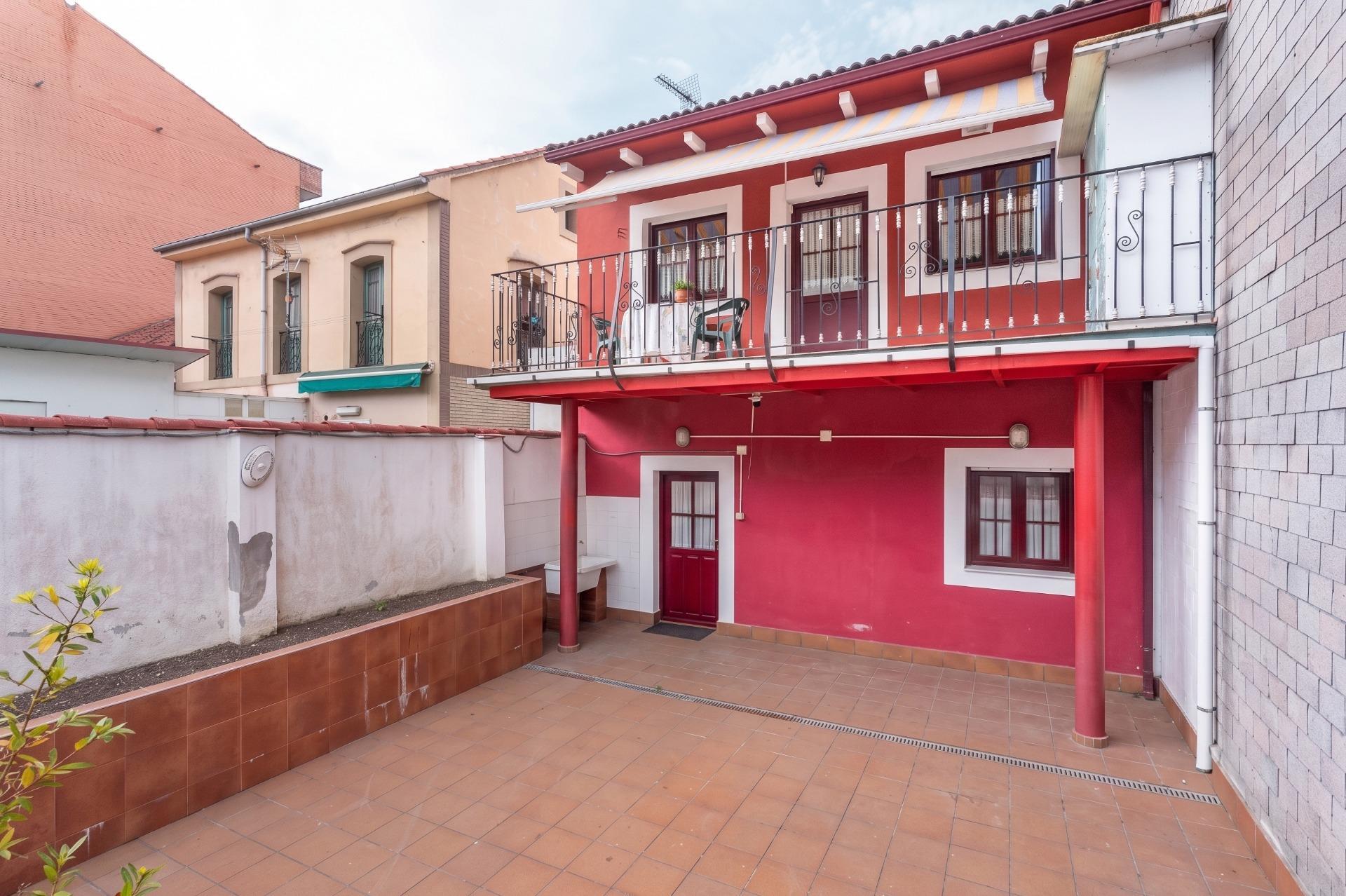Casa en venta  calle JOSE MANUEL BOBES, 26, Lugo de Llanera, Asturias  38/49