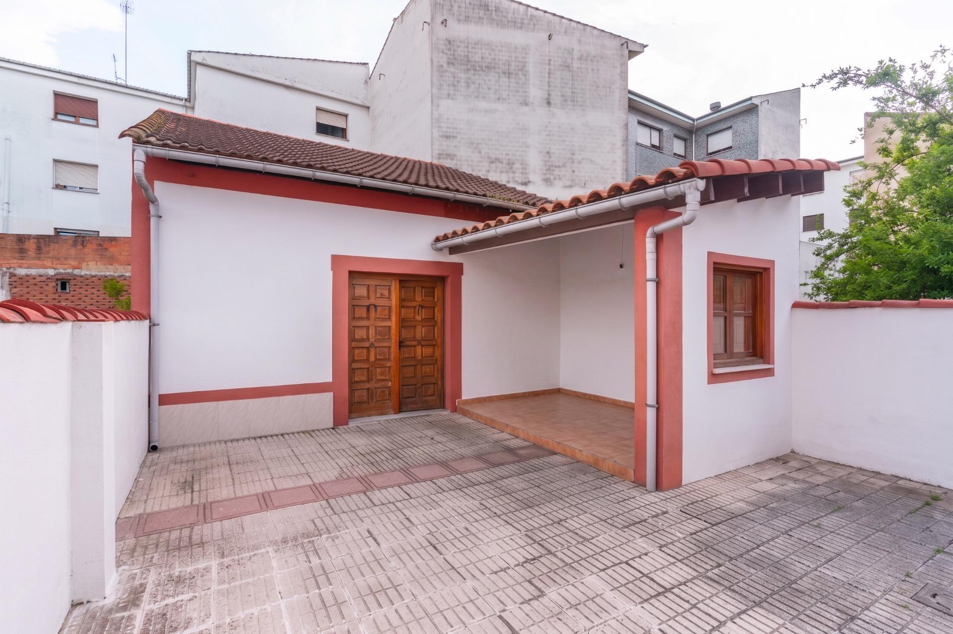 Casa en venta  calle JOSE MANUEL BOBES, 26, Lugo de Llanera, Asturias  39/49