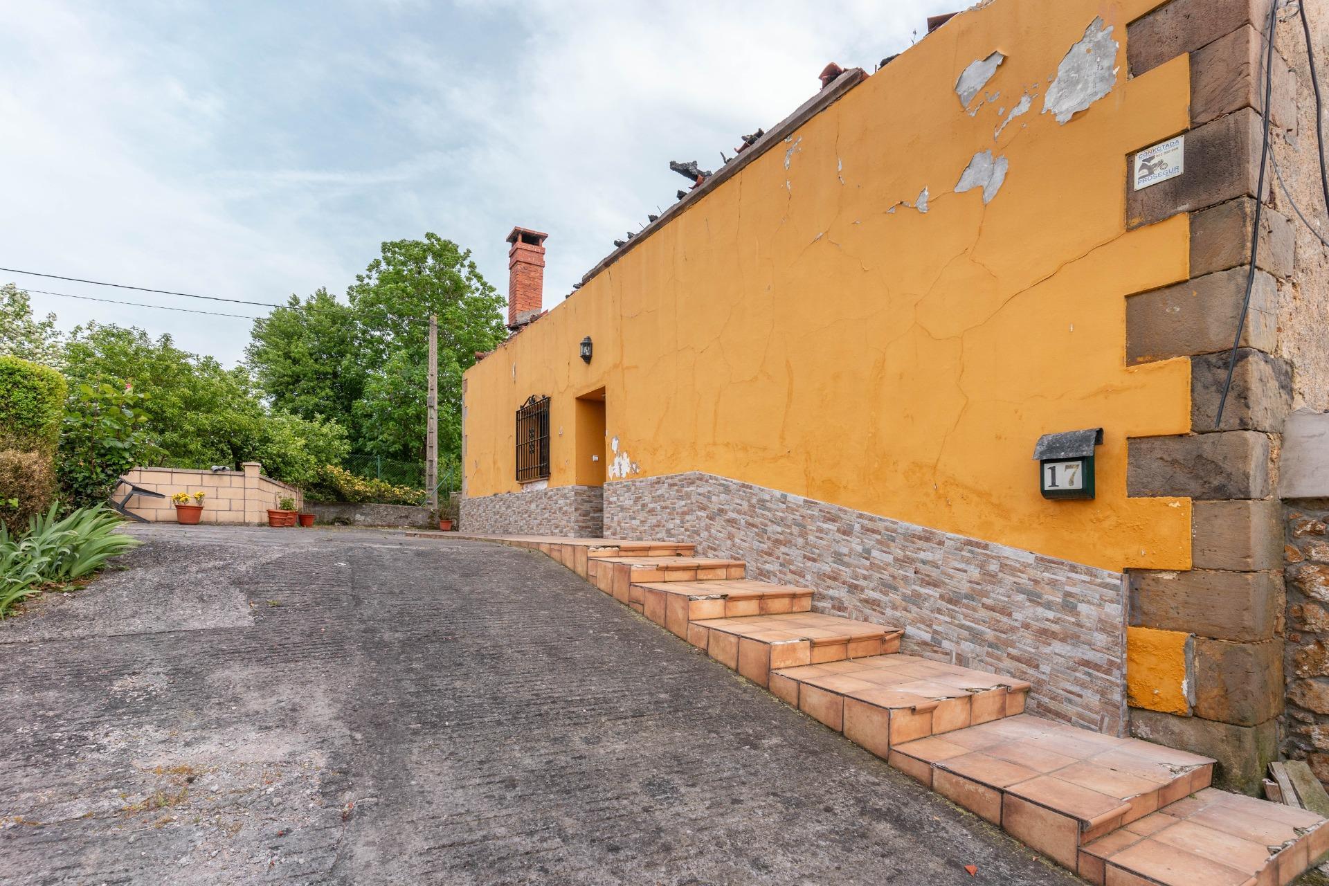 Casa en venta en calle Abajo, 17, Siero 12/63