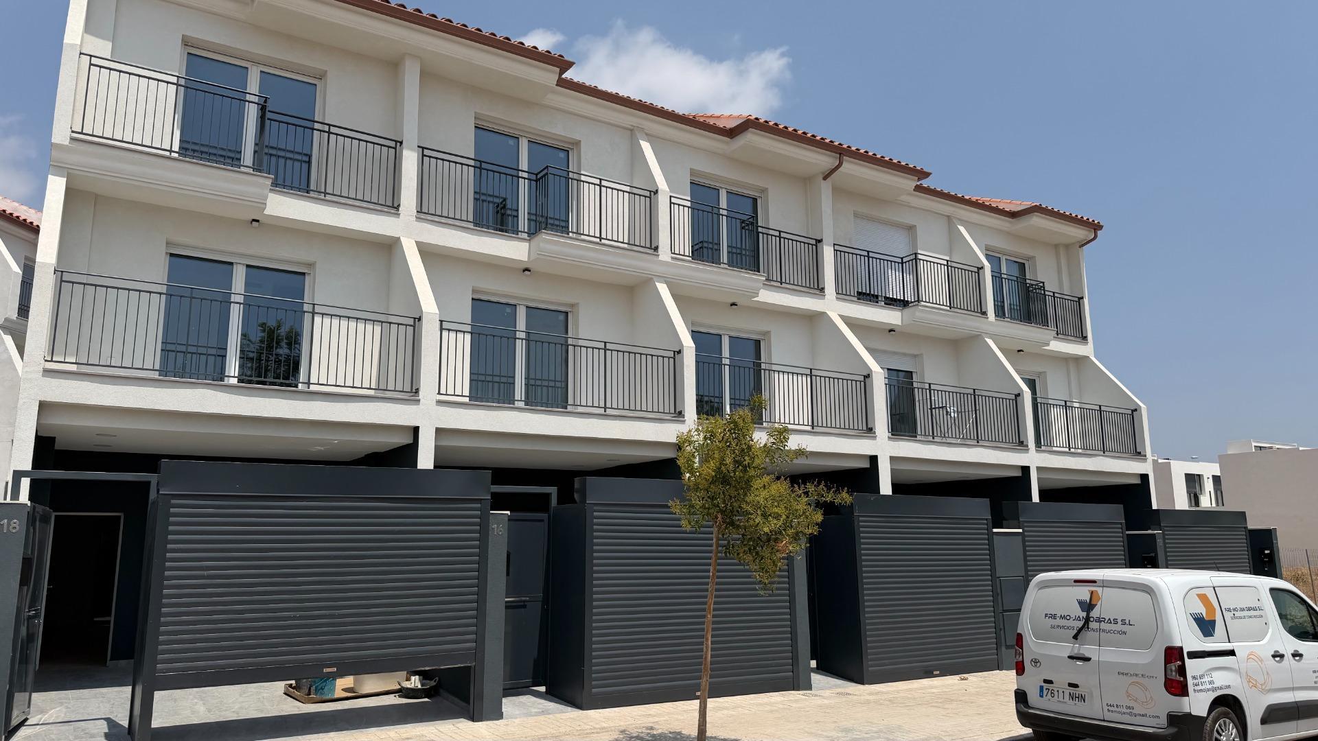 Chalet adosado en venta, Sagunt / Sagunto