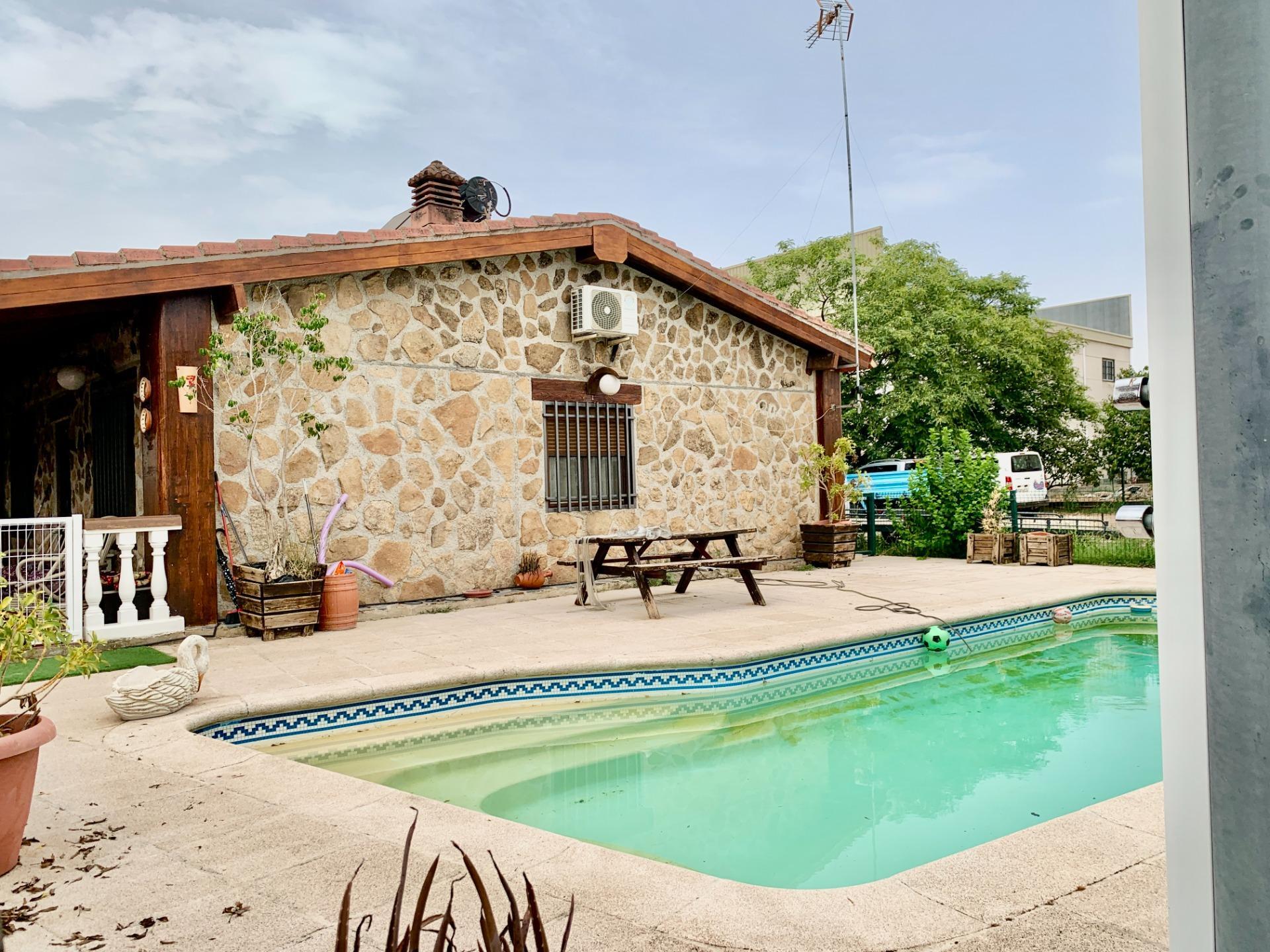 Chalet individual en venta, Lora del Río, Sevilla