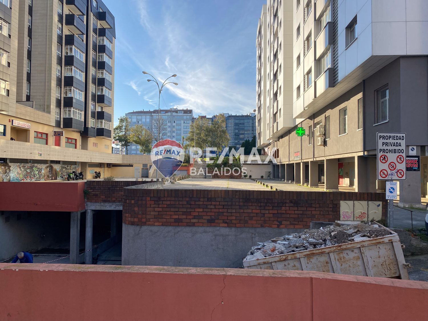 Garaje en venta  calle de Castelao, Vigo  10/21
