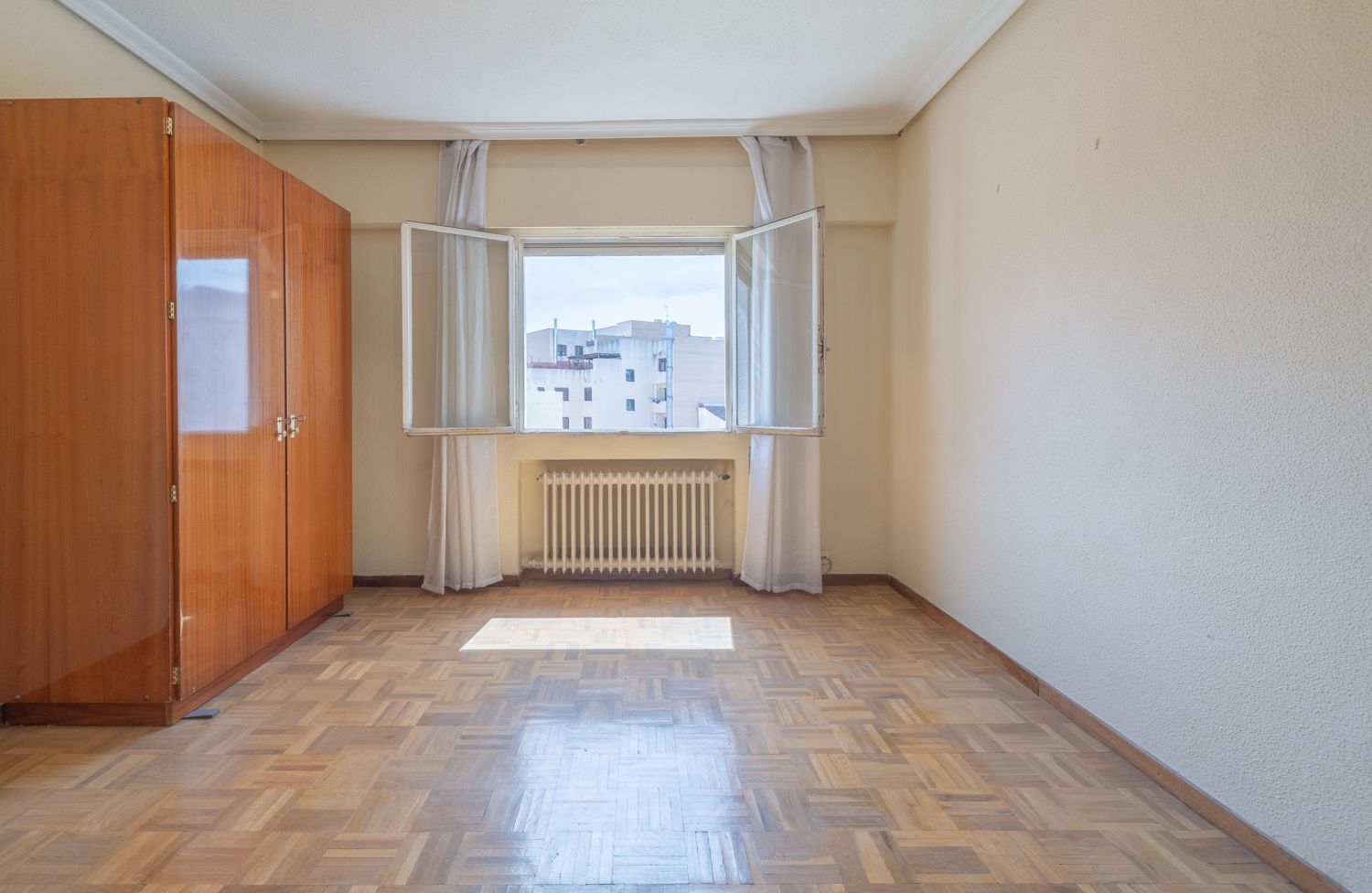 Piso en venta en calle De Los Pontones, Madrid 16/40